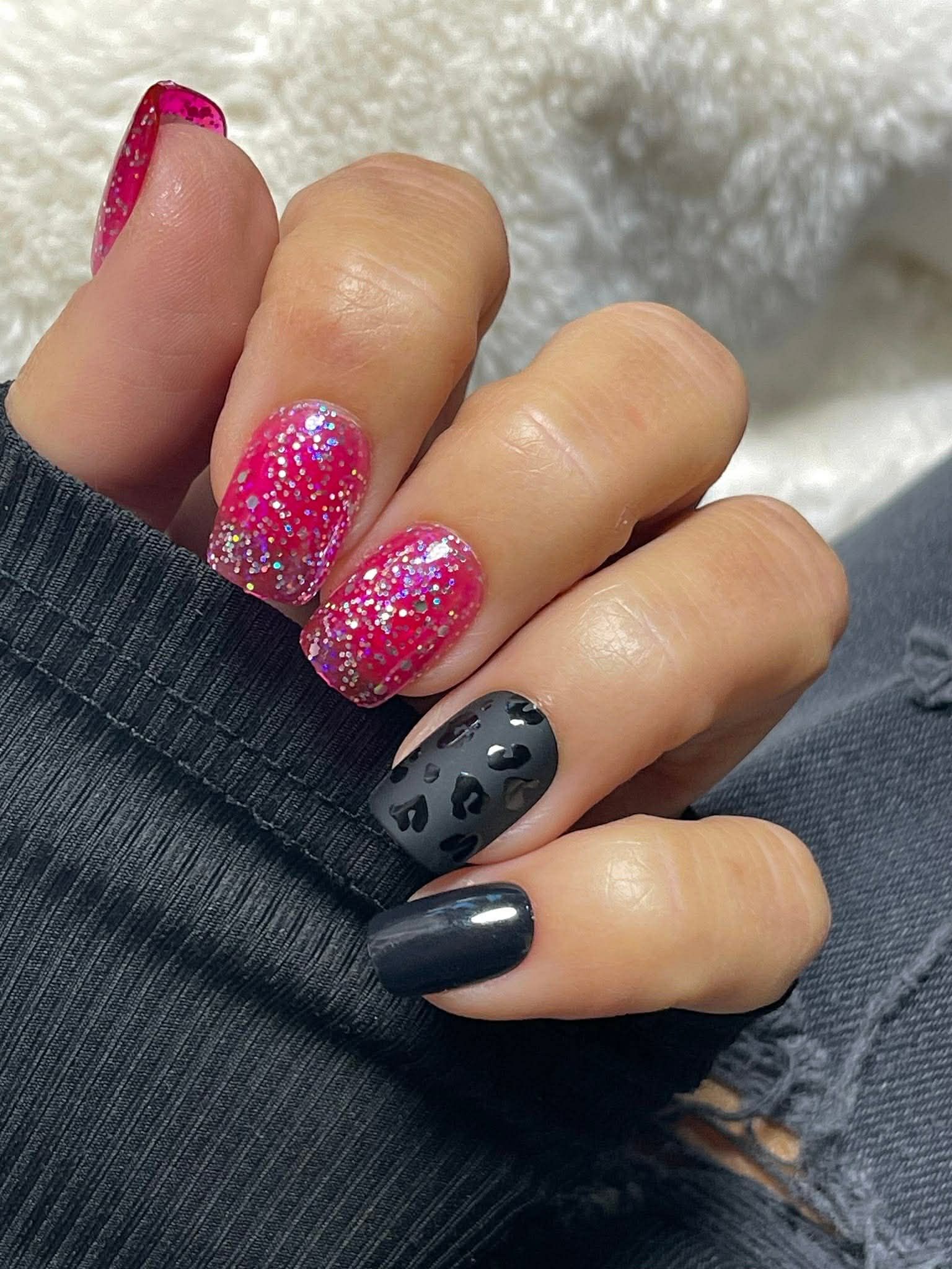 💅🏼 Curious how to keep your nails looking cute without pricey salon visits… and still be able to reuse them? I’m checking out a new pop-on nail brand my friend introduced me to, and they look pretty fun.

I’m hosting a little online nail event this week so we can learn about them together and hang out. If you want to peek in, join me here:
https://www.facebook.com/share/g/1AmUXJ2Hxo/?mibextid=wwXIfr