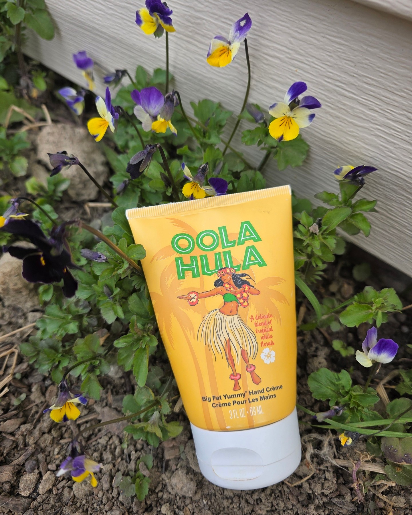 Hot take ~ greasy hand crème is not self care. 🤣🤍

Oola Hula sinks in fast, smells amazing, and actually does the job. Light, clean, and worth it. 🌺

Not everything needs your energy ~ but soft hands always do. 😄

#HotTake #OolaHula #PerfectlyPosh #HandCreme #JanicasPamperedLife
