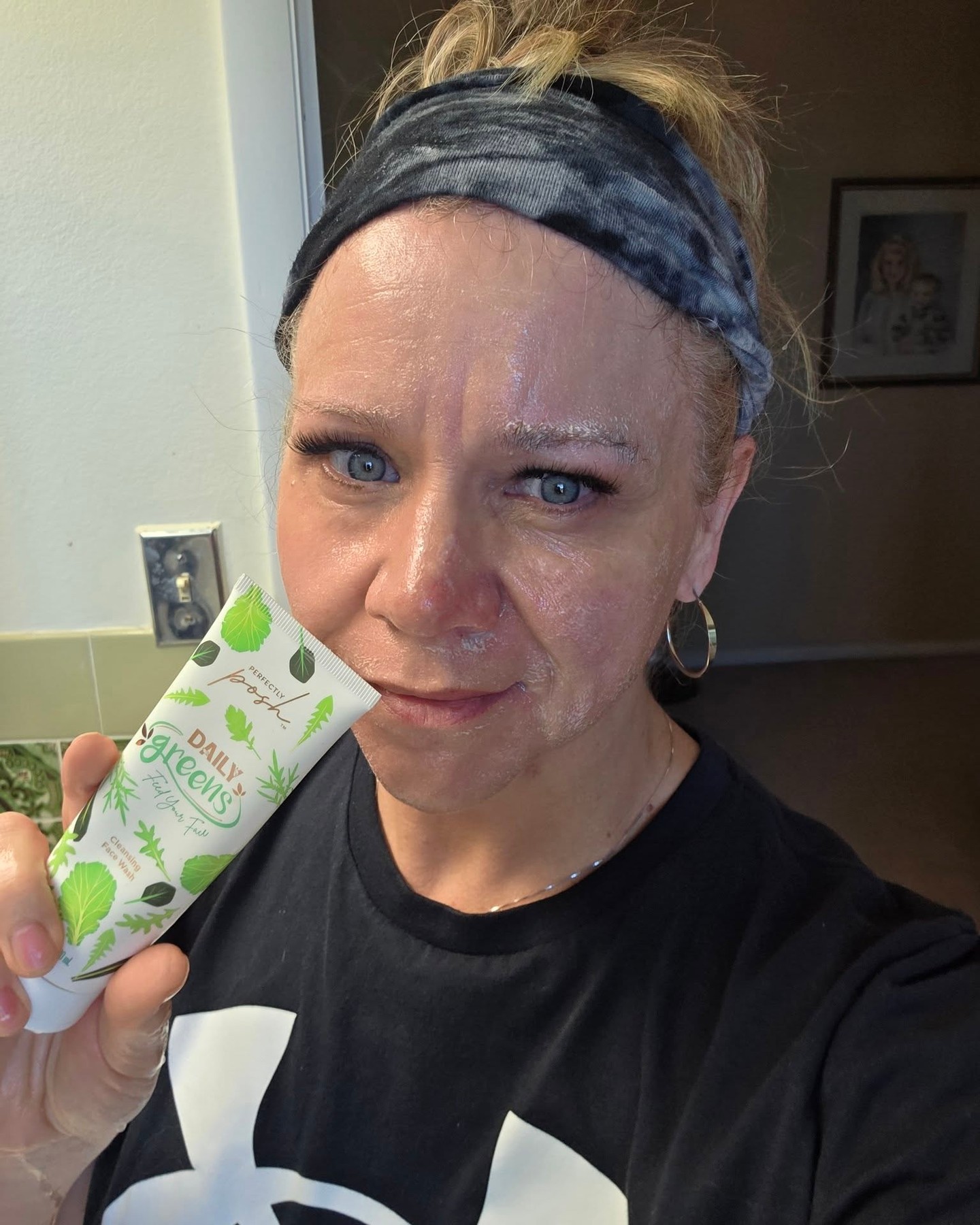 This is what 60 seconds of self~care looks like. 😄
No filter. No perfect lighting. Just Daily Greens doing its thing. 🤍

#RealLife #DailyGreens #PerfectlyPosh #CampPosh #NoFilter
