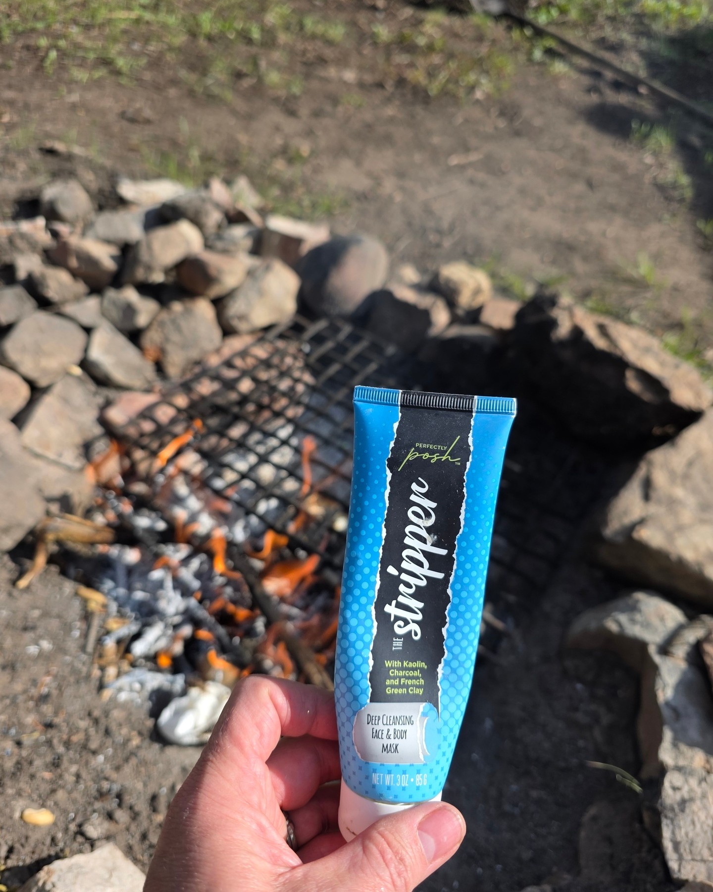 Meet Week 4 of Camp Posh. 💙

The Stripper ~ Deep Cleansing Face & Body Mask.
Kaolin clay. Charcoal. French green clay. This one goes deep and pulls out everything summer has packed into your skin.

Great as a face mask, body mask, and yes ~ even on bug bites to help draw out the toxins. 🙌
Was $23. Now $17. Same great product.

Head into my community group for an exclusive Camp Pack deal this week ~ link in bio! 👀

#CampPosh #TheStripper #PerfectlyPosh #RecoveryMode #DetoxMask #SummerSkincare