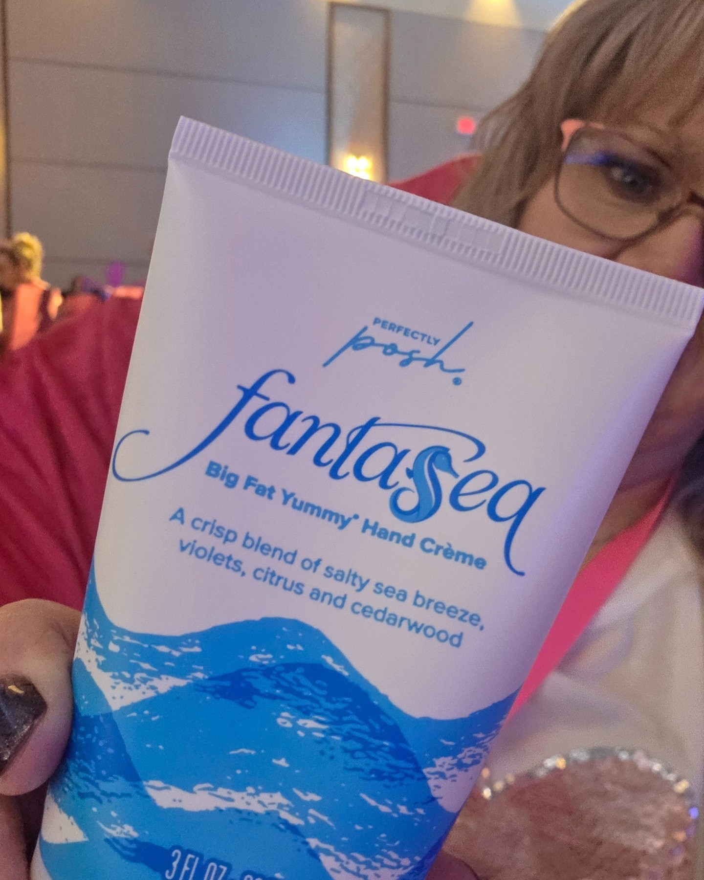 Real talk ~ Fantasea isn't my usual go~to but every time I slow down and actually use it I remember why it has so many fans.

It smells like a vacation. Salty ocean air, a little citrus, a little cedarwood. Clean and honestly kind of dreamy for a girl who's never actually seen the ocean.

Someday, Someday. 😄🌊

#janicaspamperedlife #perfectlyposh #fantasea #handcreme #selfcareeveryday