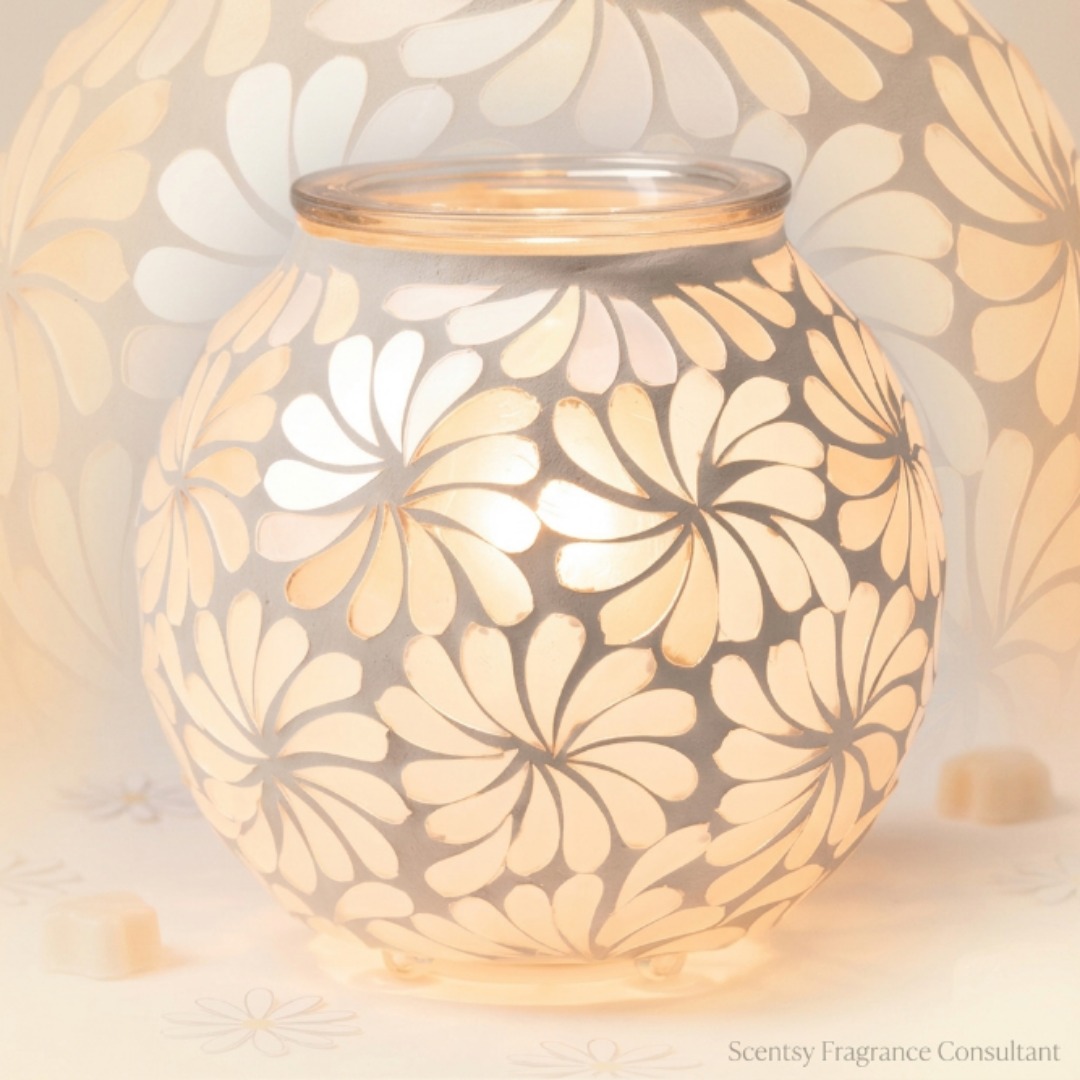 🌸 Meet Sky Blossom
Delicate iridescent petals, hand placed so each warmer is one of a kind. Soft pastel glass, tranquil glow, pure serenity
Beautiful lit up or not, honestly 💕

If you could surround yourself with flowers year round, which would you pick? 🌸 cherry blossoms, 🌹 roses, 🌻 sunflowers, 🌷 tulips, or 💜 lavender? 👇

#ScentsyWarmer #SkyBlossom #FloralDecor #HomeDecorInspiration #janicaspamperedlife