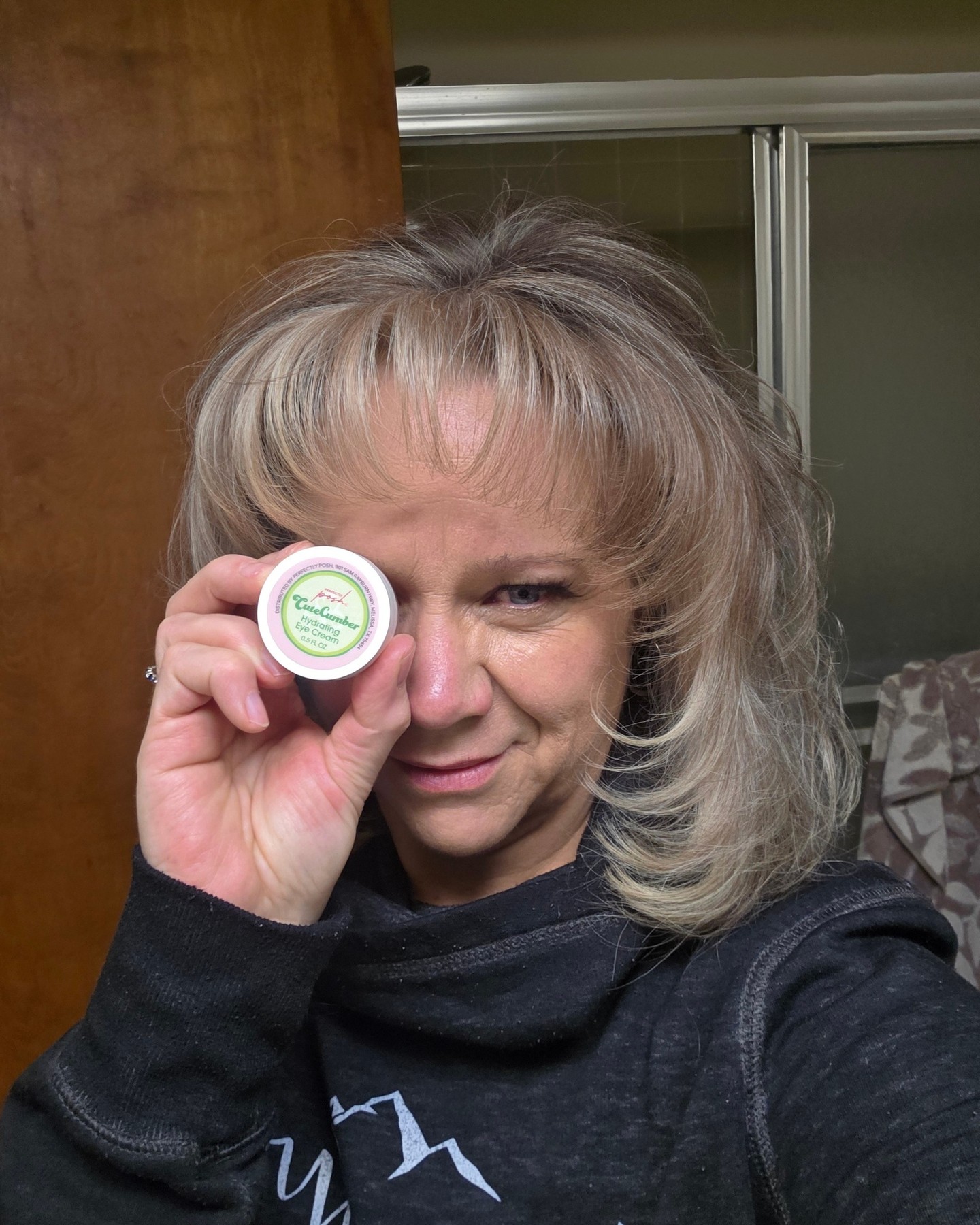 My favorite this week is the So Cuke eye crème 🥒🤍

 It's amazing and so light, exactly what tired eyes need. #selfcareyourway 

#theperfectlyposh #janicaspamperedlife